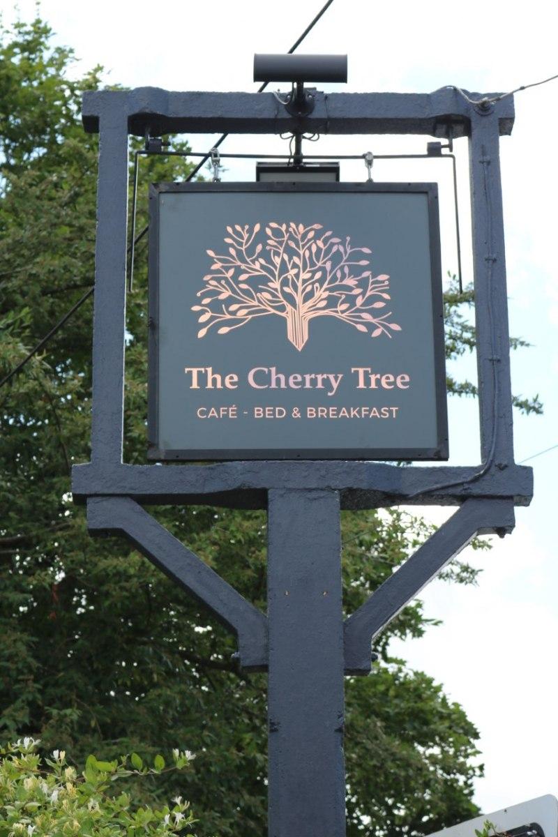 The Cherry Tree Hotel Kingston Blount Exterior photo